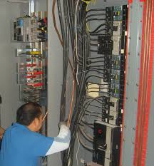 Instalaciones domésticas  y corporativas hasta subestaciones en alta y media tensión con normatividad vigente y estudios de carga.